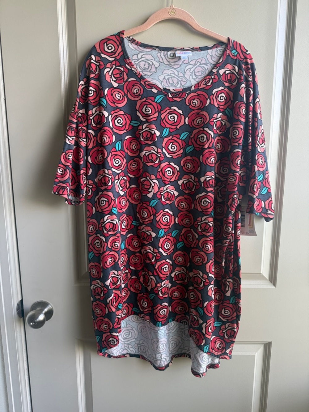 LuLaRoe Irma Tunic with Red Roses XL